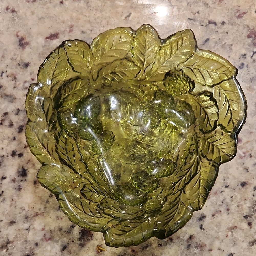 Indiana Glass Green Leaf Bowl